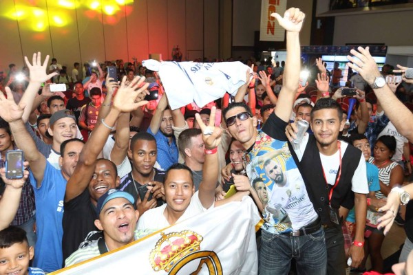 ¡Ambientazo en el Estadio Virtual Diez en la final de la Champions!