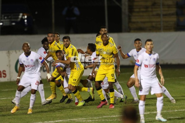 NO SE VIO EN TV: ¿Quién es la chica de la camisa de Olimpia?, sanitización y Vargas frenando a Bengtson