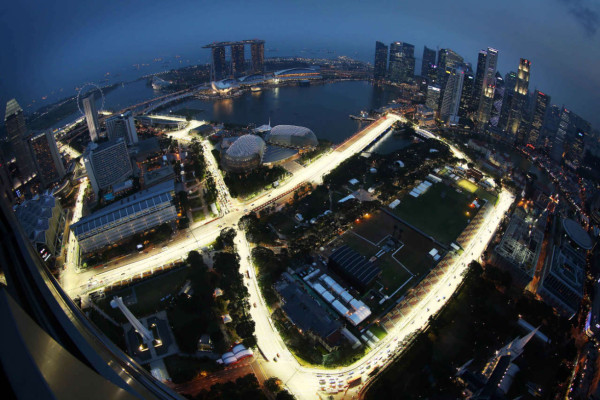F1: Hamilton logra pole en Singapur.