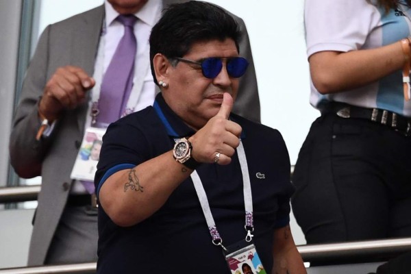 EN FOTOS: La nueva imagen que presentó Diego Maradona