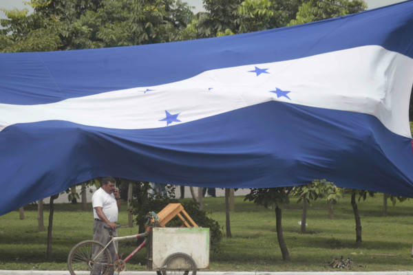 Ambiente Honduras vrs Canadá en el Olímpico