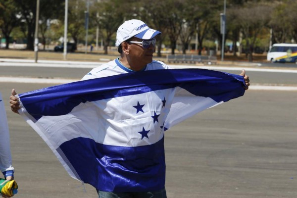 FOTOS: Hondureños se hacen sentir en el estadio Mané Garrincha