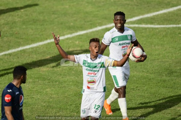 NO SE VIO: Fulminados por el calor, polémica, patadas y la bella del puerto