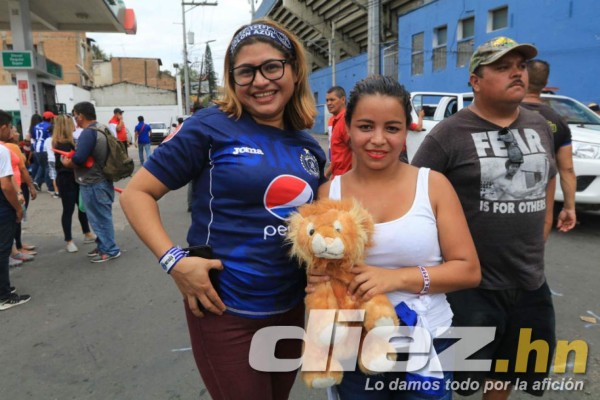 Bonito ambiente en el estadio Nacional para la final Olimpia-Motagua