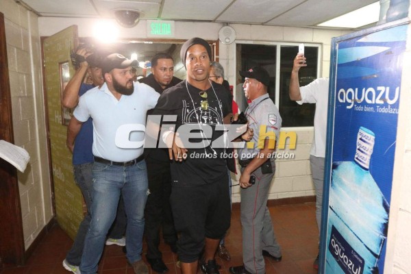 EN FOTOS: Locura desatada en Tegucigalpa con llegada de Ronaldinho