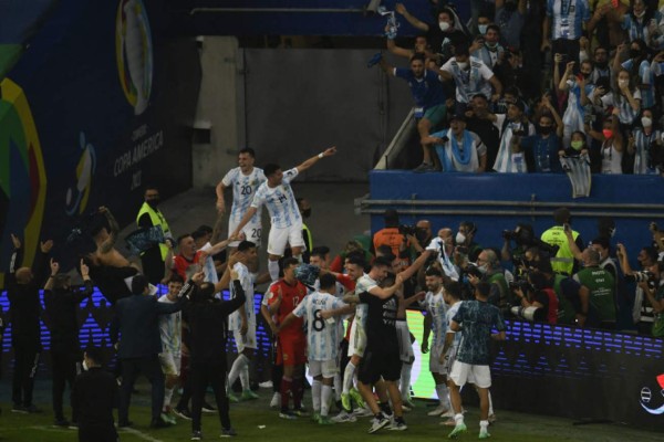 En imágenes: La llamada de Messi, el llanto de Neymar y el argentino que mandó a callar a Brasil