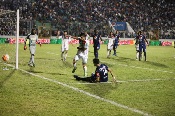 ¿Fue o no penal de Israel Silva contra Héctor Castellanos?