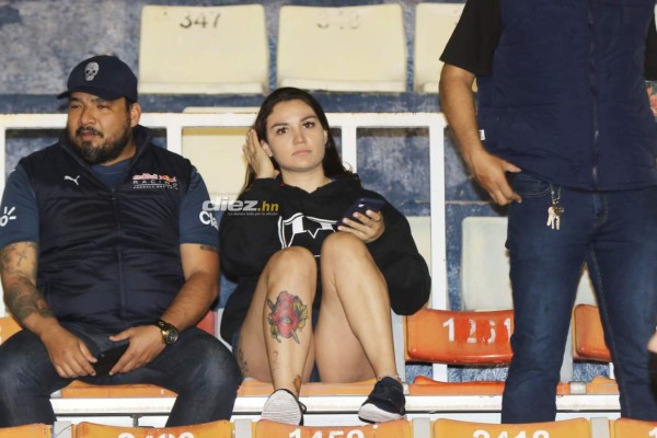 La hermosa chica que enamoró en el Nacional; la afición del Real España y el peligro del estadio capitalino