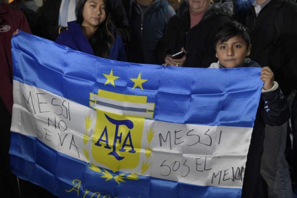 Fotos: Argentinos salieron a las calles para decirle a Messi, 'no te retires'
