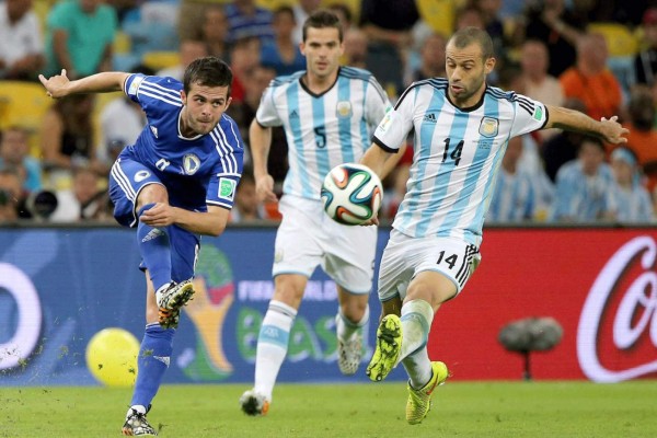 Messi saca su garra: Argentina gana 2-1 a Bosnia.