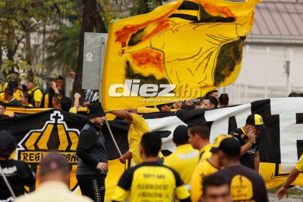 La Ultra Fiel y la Mega Barra le ponen color al clásico en el Morazán