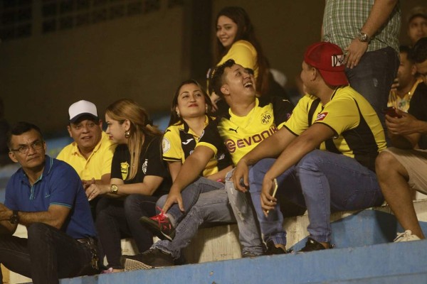 NO SE VIO: Las magia de Rambo, las bellas chicas y la fiesta en Cortés