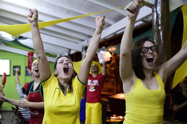 La belleza femenina se hizo presente el inicio del Mundial Brasil 2014.