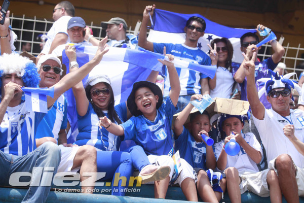 Calor, ambiente y belleza dentro del estadio Olímpico