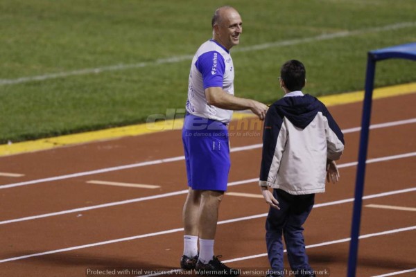 La visita especial en la práctica de la Selección de Honduras y el gesto de Fabián Coito