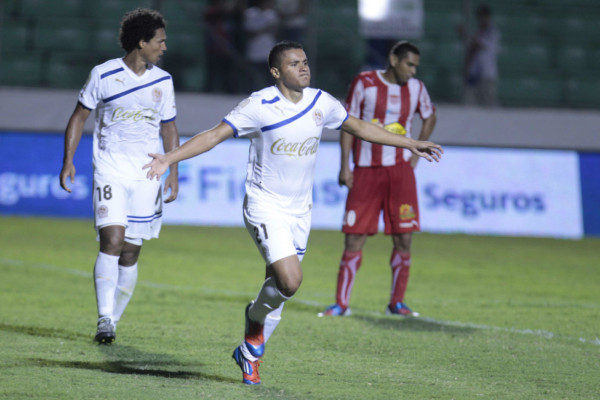 'Goleada de Olimpia al Vida en el estadio Nacional'