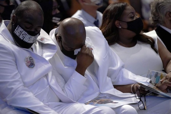 Las dolorosas imágenes del funeral de George Floyd: su último adiós y será enterrado al lado de su madre