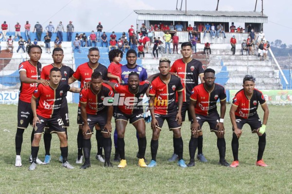 Aficionados irrumpieron en el estadio Sergio Reyes y ocasionaron retraso en el arranque del Savio-Génesis