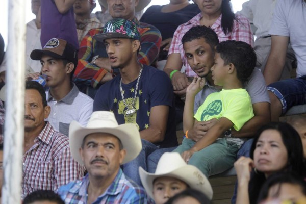 Las mejores imágenes de la tarde de jaripeo de Mario Berrios y Diego Reyes en Mezapa