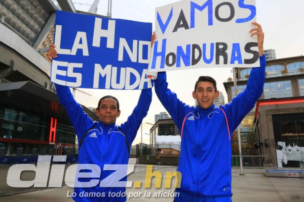 Selección catracha recibe el apoyo su afición en Vancouver