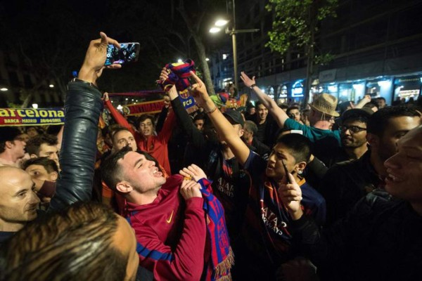 LO QUE NO SE VIO: Locura, lágrimas y la reacción de Iniesta tras el título del Barça