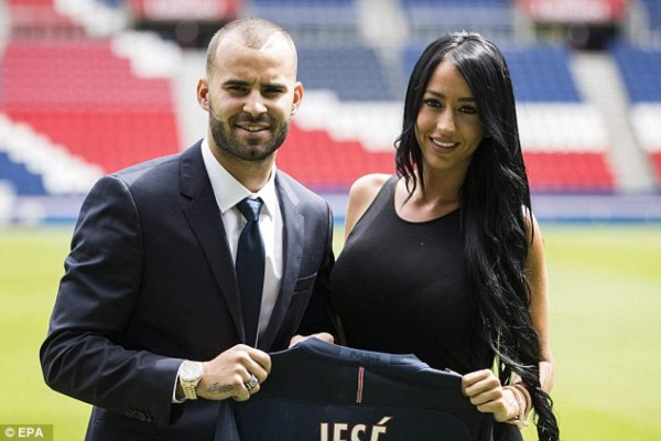 Fotos: Aurah Ruiz se robó las miradas en la presentación de su novio Jesé, fichaje del PSG