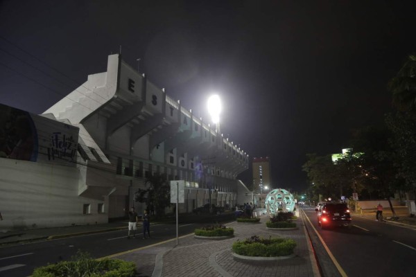 La evolución del estadio Morazán, la casa del clásico sampedrano
