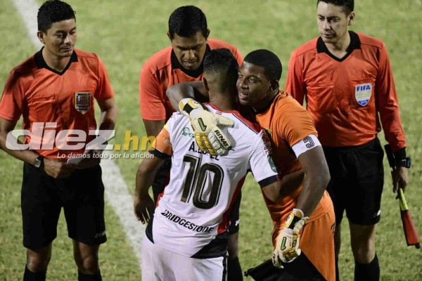 No se vio por TV: Discusión Garrido-Claros, chicas hermosas y catrachos del Alajuelense se lucen