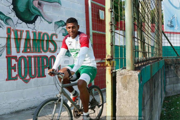 ¡En bicicleta y gozando! Así viven Marathón y Real España las horas previas al clásico sampedrano