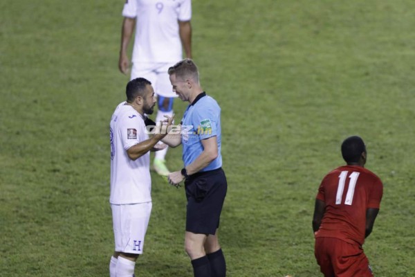 Las impactantes y desgarradoras fotos de los futbolistas de Honduras en el Olímpico y el júbilo de los panameños