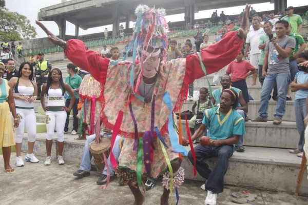Las raras cosas que solo se ven en los estadios de fútbol en Honduras