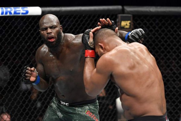 ¡Terribles fotos! De un brutal golpe le rompen los labios a un peleador en la UFC