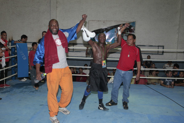 EL 'Muñeco' González pierde su invicto de boxeo