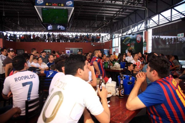 Ambientazo en Honduras con el clásico Barcelona-Real Madrid