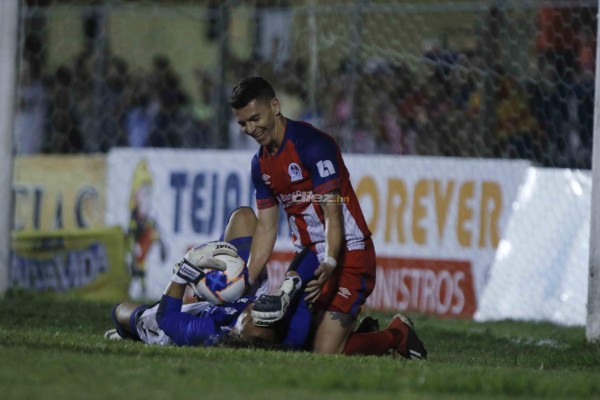 Afición reprende a Marathón; el irrespeto a Carlos Tábora y el descontrol de Obed Enamorado