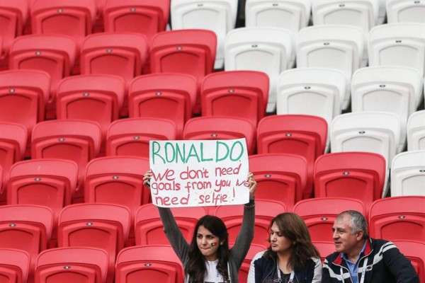 Lo que no se vio por TV: La petición de una mujer a CR7 y la mirada de Guardado al crack luso