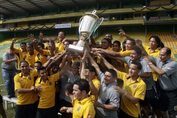 Las 15 fotos que todo aficionado del Real España debe ver