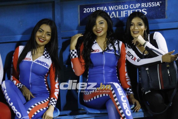 ¡PRECIOSAS! Las bellas chicas que llegaron al estadio Morazán