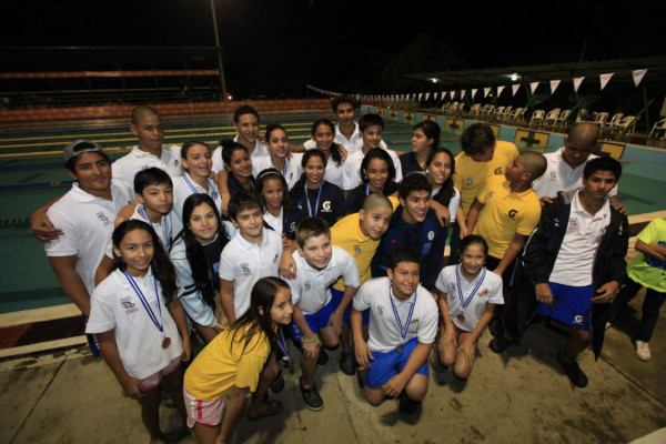 Delfines Sampedranos, campeones centroamericanos