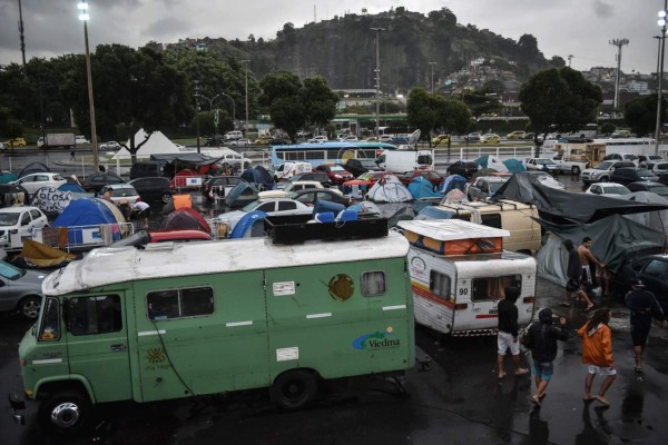 ARGENTINOS INVADEN RÍO DE JANEIRO Y ESPERAN LA FINAL DEL MUNDIAL