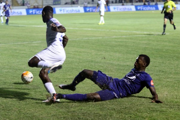 FOTOS: Semifinales de patadas, gritos, insultos y golpes en Honduras