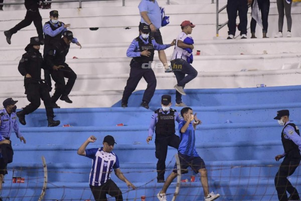 La dolorosa imagen del capitán, el repudio a Fabián Coito y el desorden en las graderías provocado por la derrota