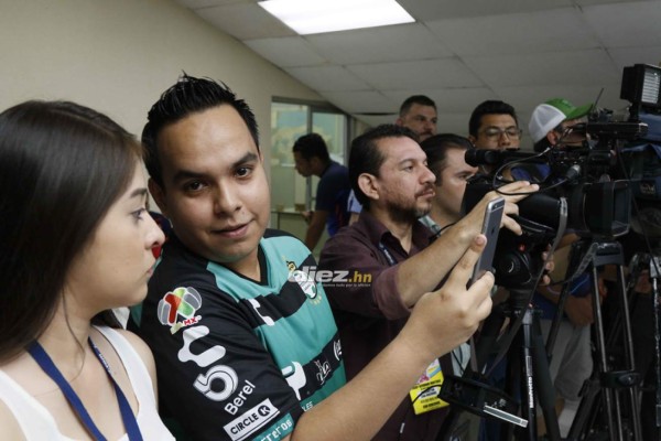 Sonrisas, concentración y un hondureño en entreno del Santos Laguna en el Olímpico