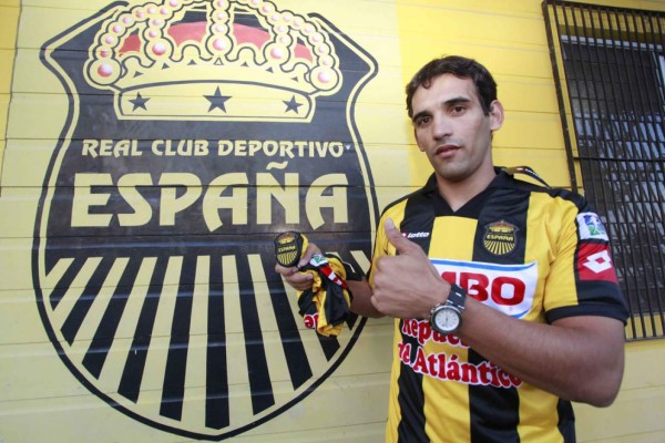 FOTOS: El álbum del delantero del Real España Nicolás Cardozo