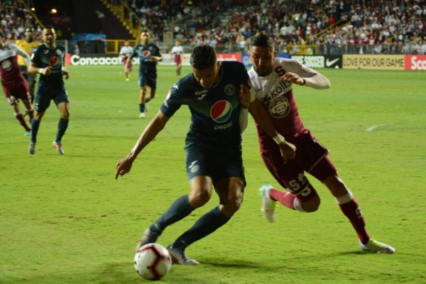 NO VISTE EN TV: Control de lujo del Paté Centeno y Denil ni con las manos detuvo a rival