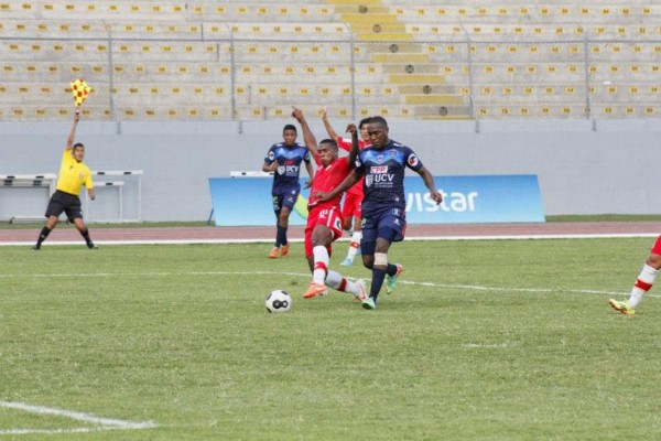 El panameño Harold Cummings, expulsado en empate de su equipo en Perú