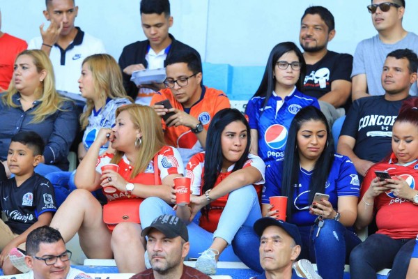 ¡LINDURAS! Los clásicos en Honduras se llenaron de mujeres preciosas