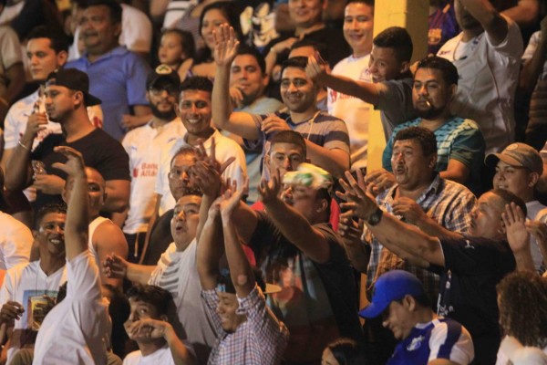 ¡NO SE VIO EN TV! Llenazo, portones cerrados y la eurofia de los progreseños