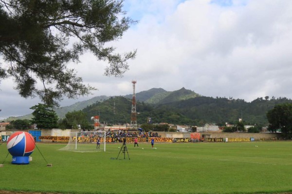 NO SE VIO EN TV: Llenazos, disfraces y la polémica por los uniformes iguales