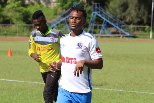Nahún Espinoza ya tiene definido su 11 titular con el Olimpia